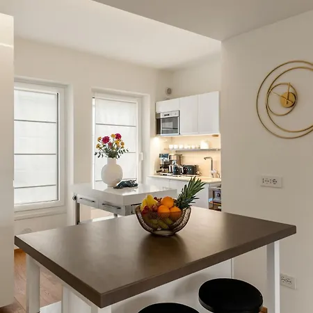 Royal Lakeview Penthouse By Aura Luxury Collection 아파트 *